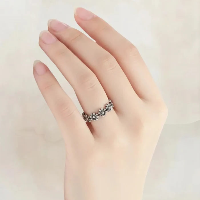 Dainty Sterling Silver Daisy Wrap Ring - One size / Silver / Female - Women’s Rings