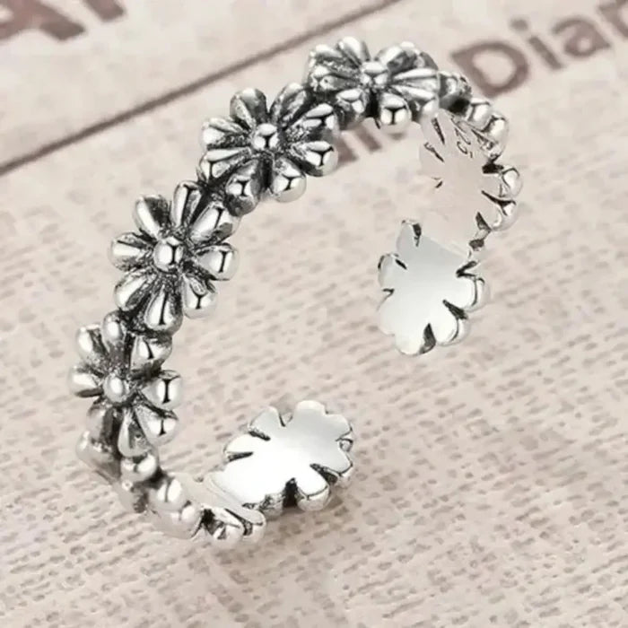 Dainty Sterling Silver Daisy Wrap Ring - One size / Silver / Female - Women’s Rings