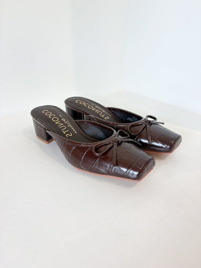 GENEVA TEXTURED MULE