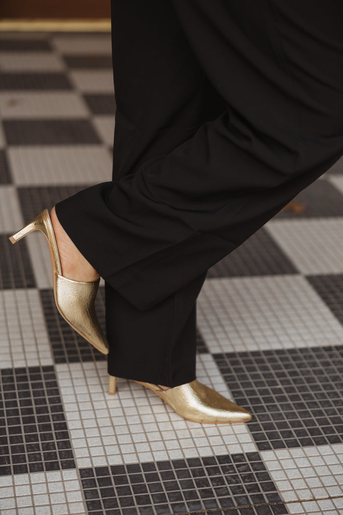 Gold pointed mule
