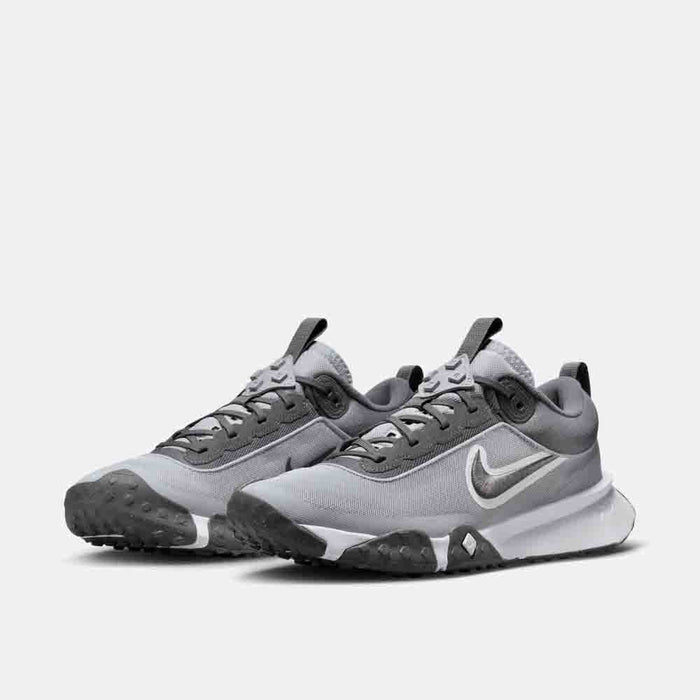 Front view of the Nike Air Diamond Varsity Turf Baseball Shoes.