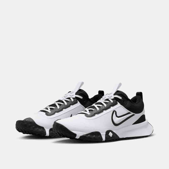 Front view of the Nike Air Diamond Varsity Turf Baseball Shoes.