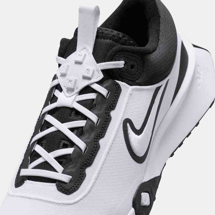 Up close, front view of the Nike Air Diamond Varsity Turf Baseball Shoes.
