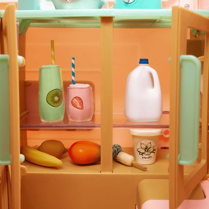 Our Generation On the Move Food Truck Vehicle Accessory for 18-inch Dolls