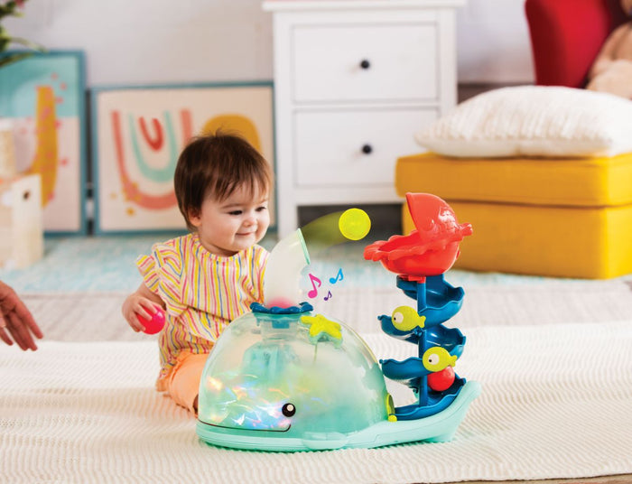 Light-up whale ball popper