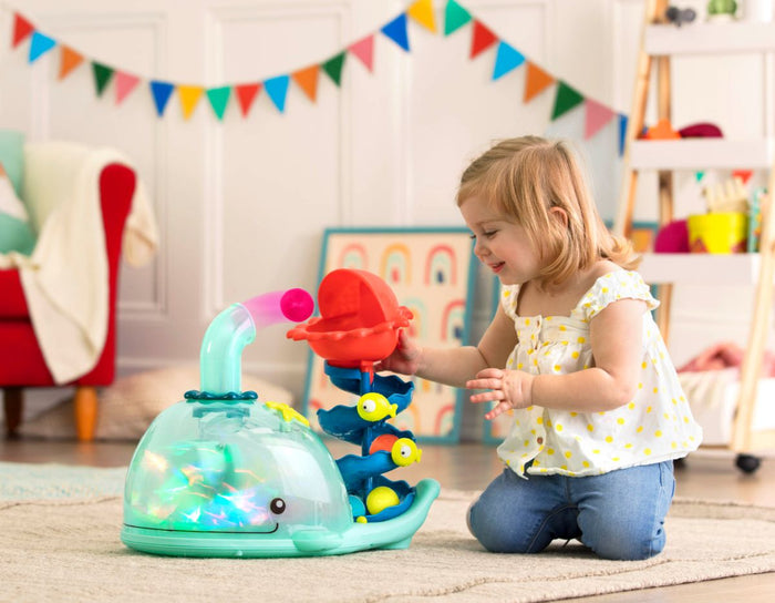 Light-up whale ball popper