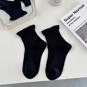 Preppy Minimalist Ruffle Edge Socks- Black