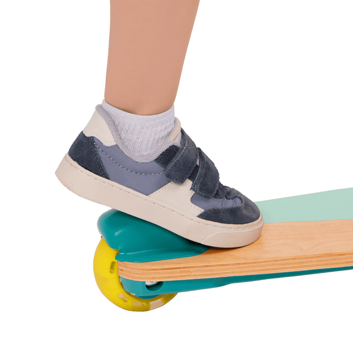 Wooden kids scooter for toddlers with light-up wheels