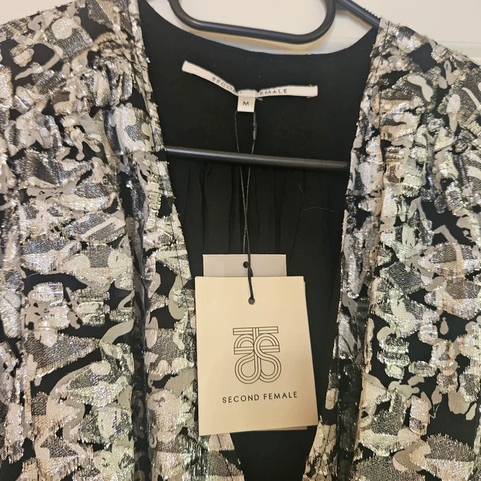 Second Female Doodle Wrap-blus NWT