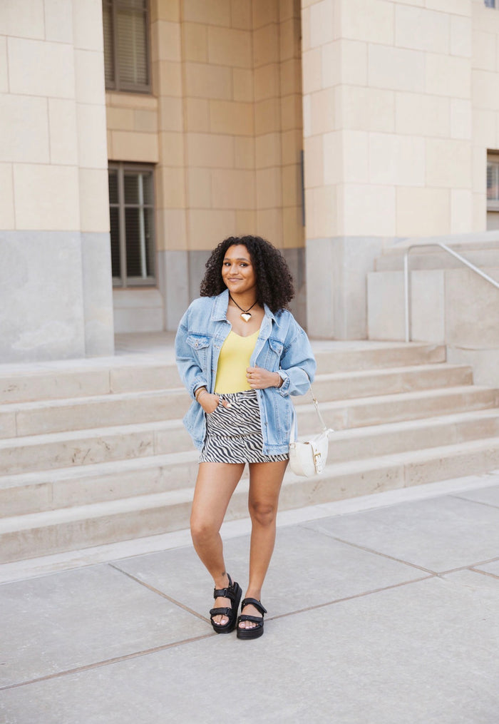Simple and soft V-neck top