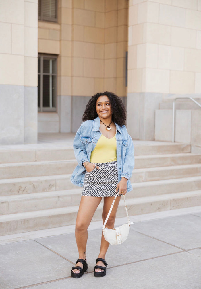 Simple and soft V-neck top