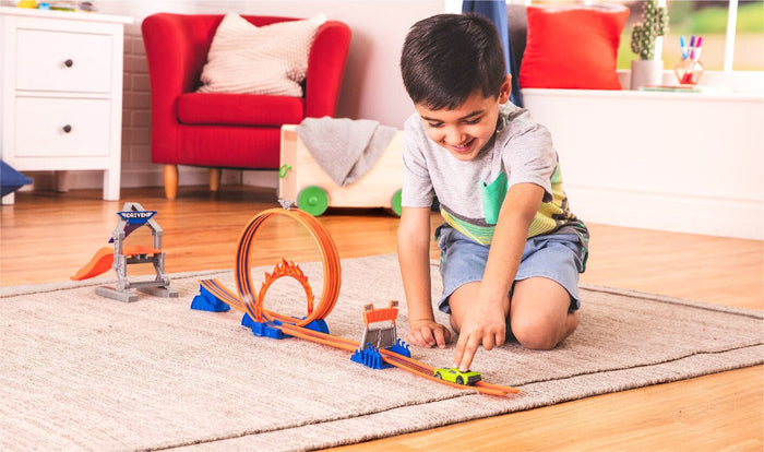 Racetrack loop playset with toy car