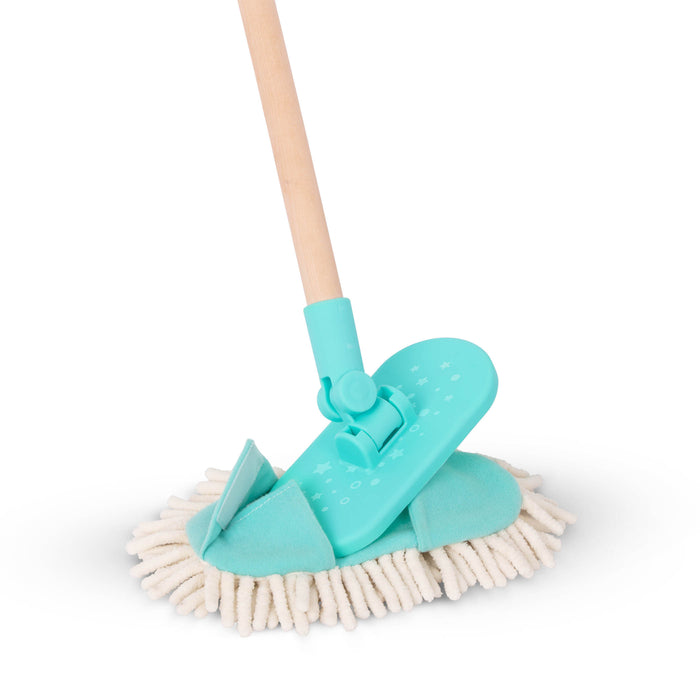 Toy cleaning set.